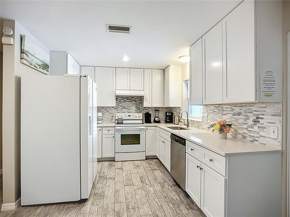 En Venta: $449,000 (4 camas, 2 baños, 1650 Pies cuadrados)