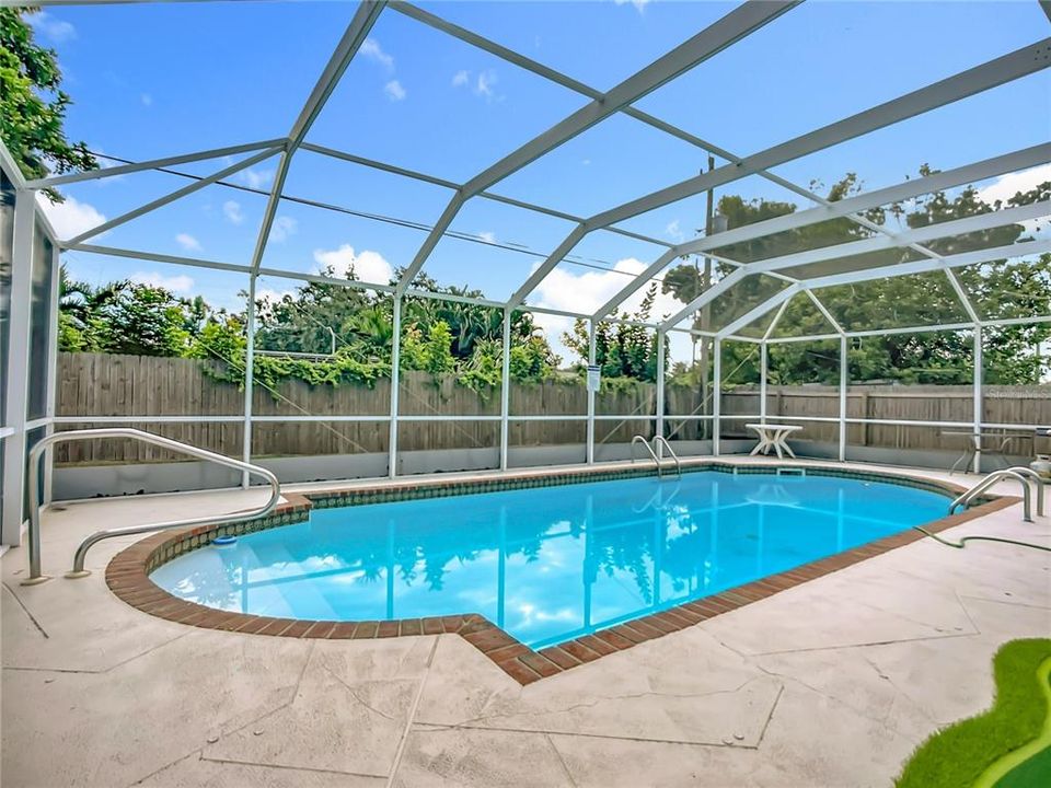 En Venta: $449,000 (4 camas, 2 baños, 1650 Pies cuadrados)