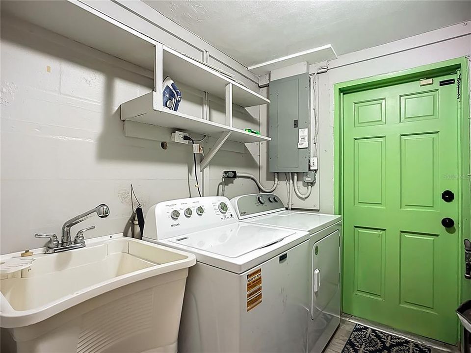 En Venta: $449,000 (4 camas, 2 baños, 1650 Pies cuadrados)