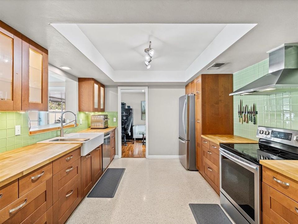 На продажу: $825,000 (3 спален, 2 ванн, 2094 Квадратных фут)