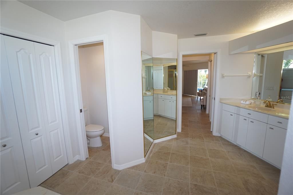 待售: $685,000 (3 贝兹, 2 浴室, 2160 平方英尺)