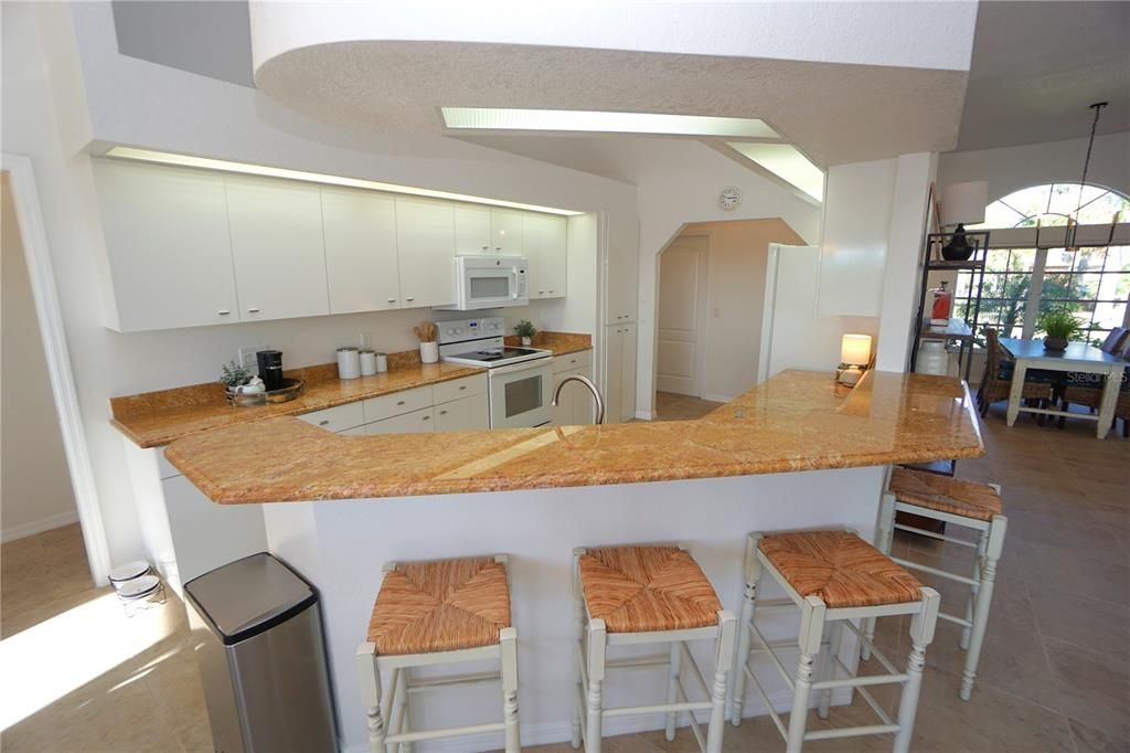 待售: $685,000 (3 贝兹, 2 浴室, 2160 平方英尺)