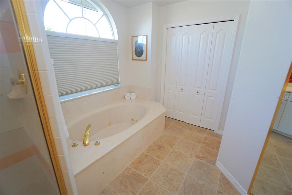 待售: $685,000 (3 贝兹, 2 浴室, 2160 平方英尺)