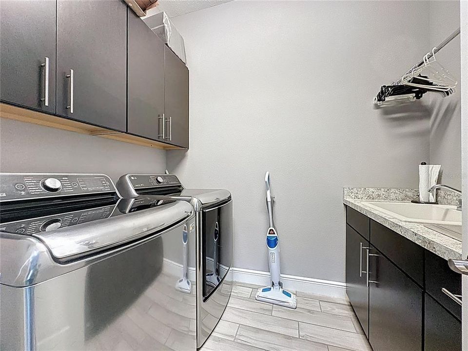 For Sale: $625,000 (4 beds, 3 baths, 2756 Square Feet)