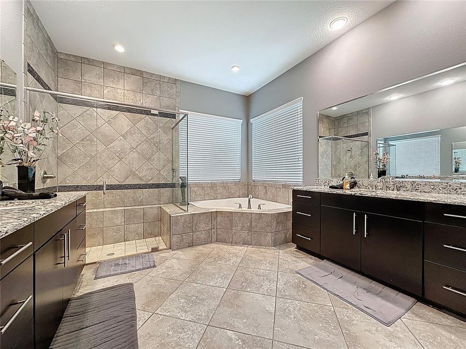 For Sale: $625,000 (4 beds, 3 baths, 2756 Square Feet)