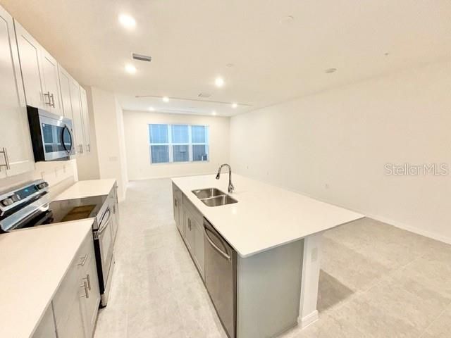 For Rent: $2,595 (3 beds, 2 baths, 1840 Square Feet)