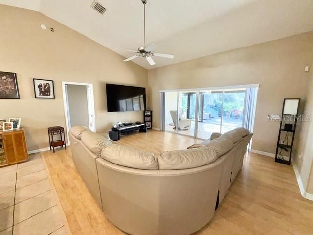 В аренду: $2,395 (3 спален, 2 ванн, 1895 Квадратных фут)