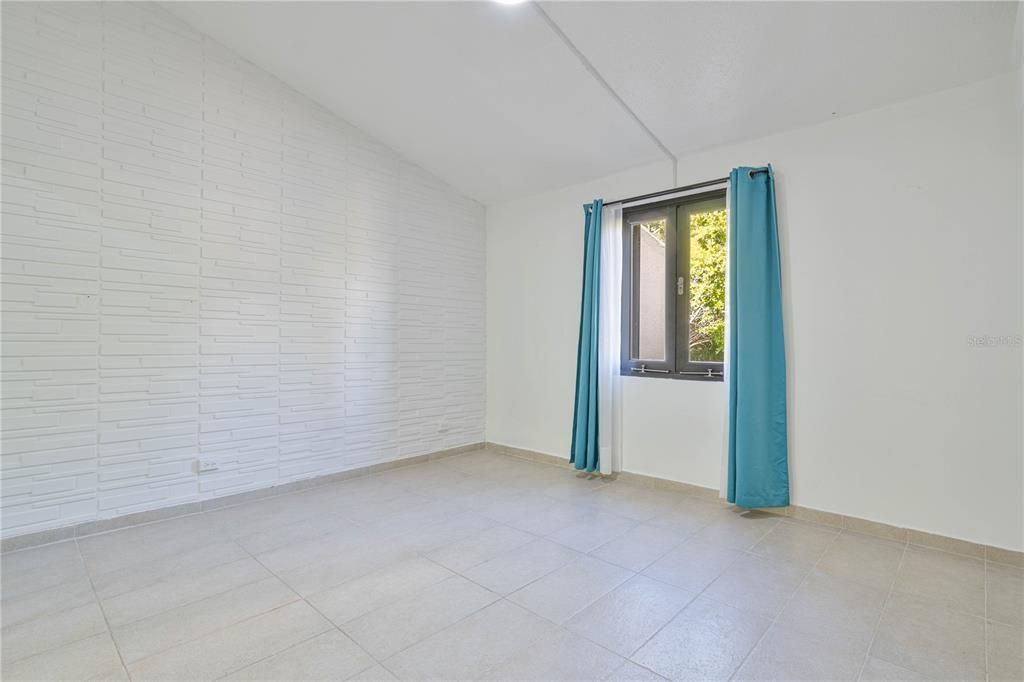 For Sale: $550,000 (3 beds, 2 baths, 1388 Square Feet)