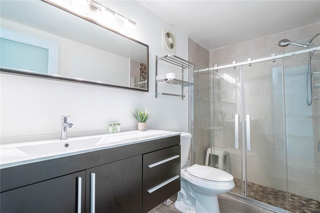 For Sale: $550,000 (3 beds, 2 baths, 1388 Square Feet)