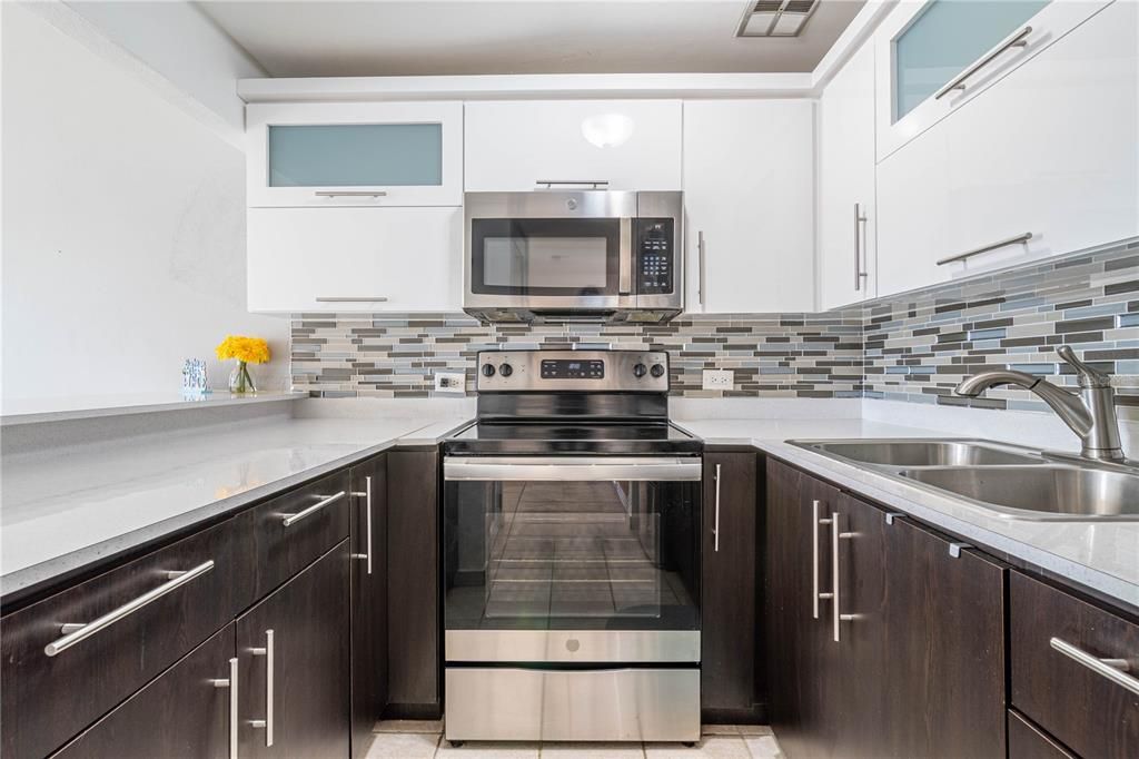 For Sale: $550,000 (3 beds, 2 baths, 1388 Square Feet)