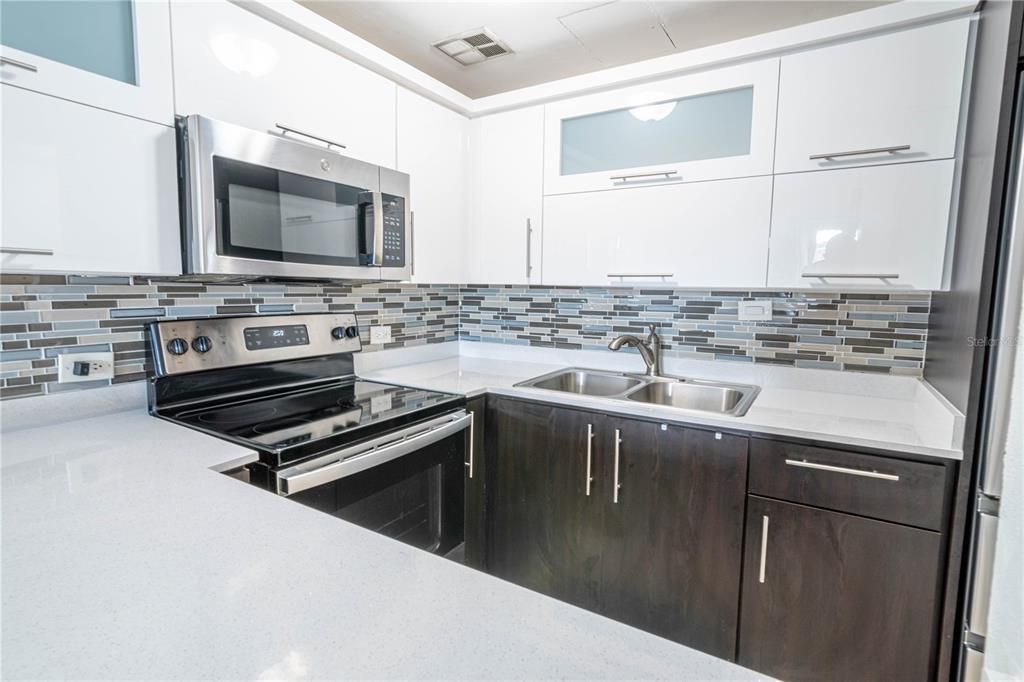 For Sale: $550,000 (3 beds, 2 baths, 1388 Square Feet)