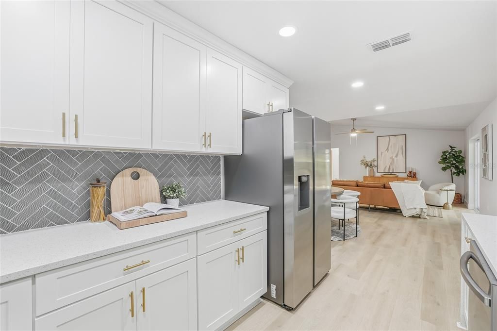 На продажу: $439,900 (4 спален, 2 ванн, 1506 Квадратных фут)