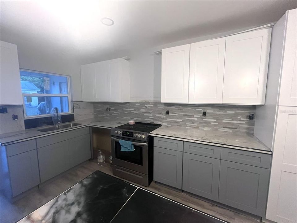 For Sale: $280,000 (5 beds, 3 baths, 1858 Square Feet)