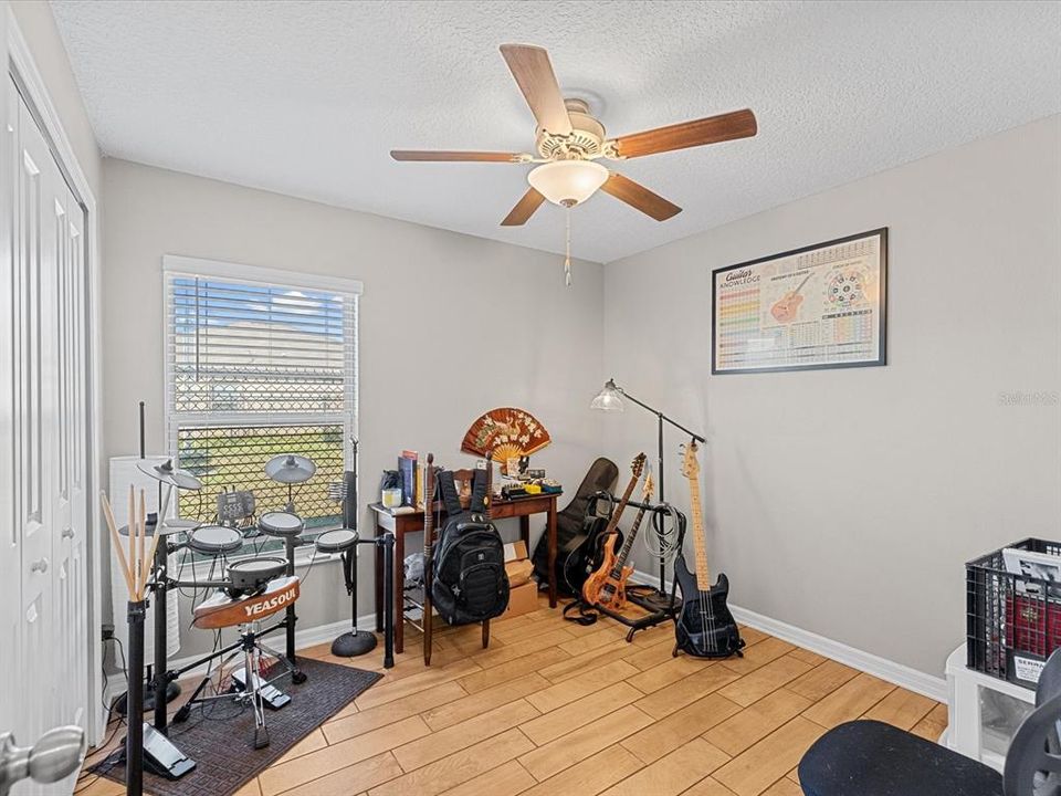 For Sale: $335,000 (4 beds, 2 baths, 1939 Square Feet)