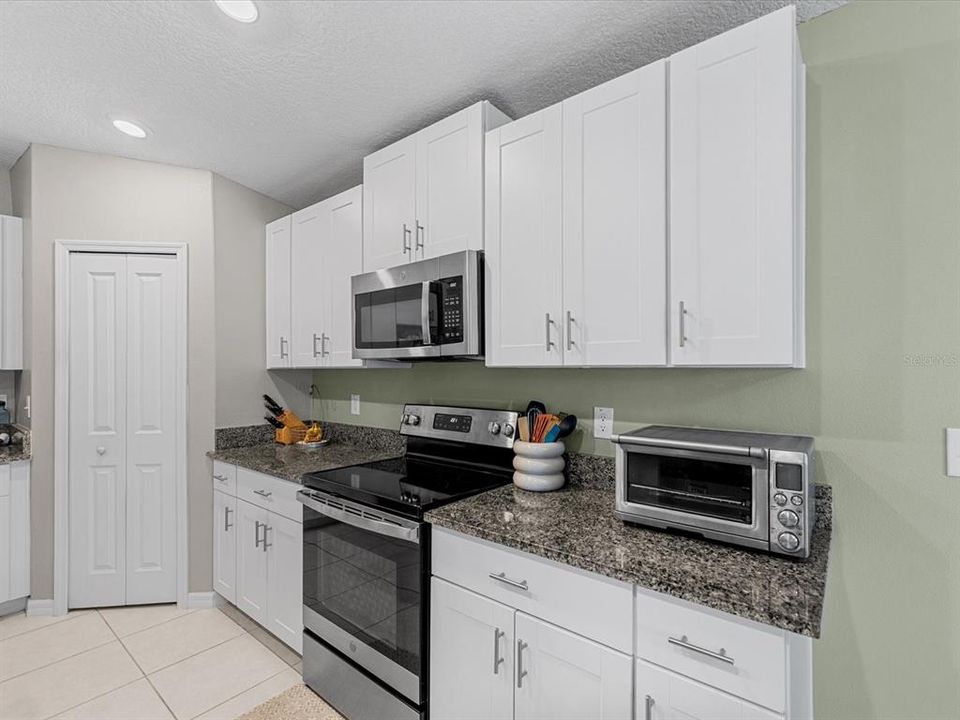 For Sale: $335,000 (4 beds, 2 baths, 1939 Square Feet)