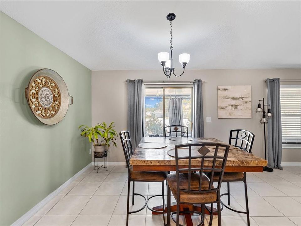 For Sale: $335,000 (4 beds, 2 baths, 1939 Square Feet)