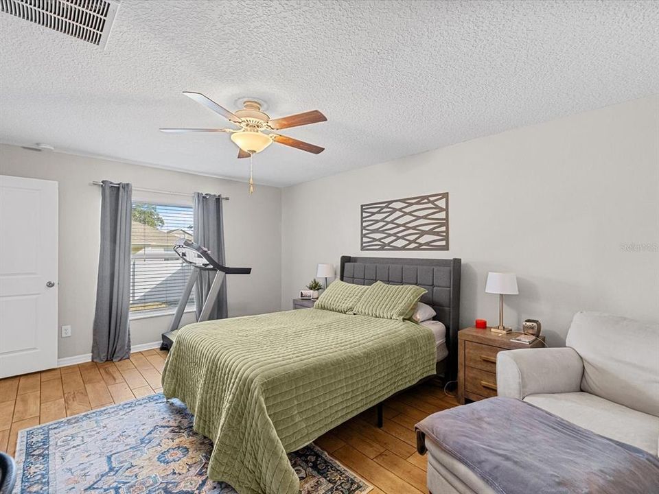 For Sale: $335,000 (4 beds, 2 baths, 1939 Square Feet)