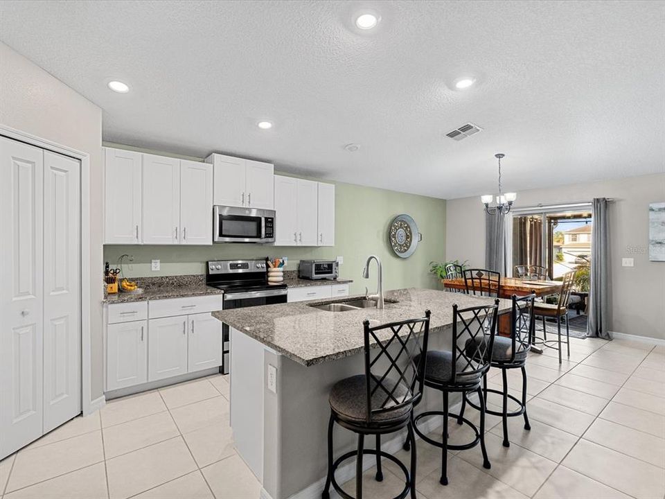 For Sale: $335,000 (4 beds, 2 baths, 1939 Square Feet)