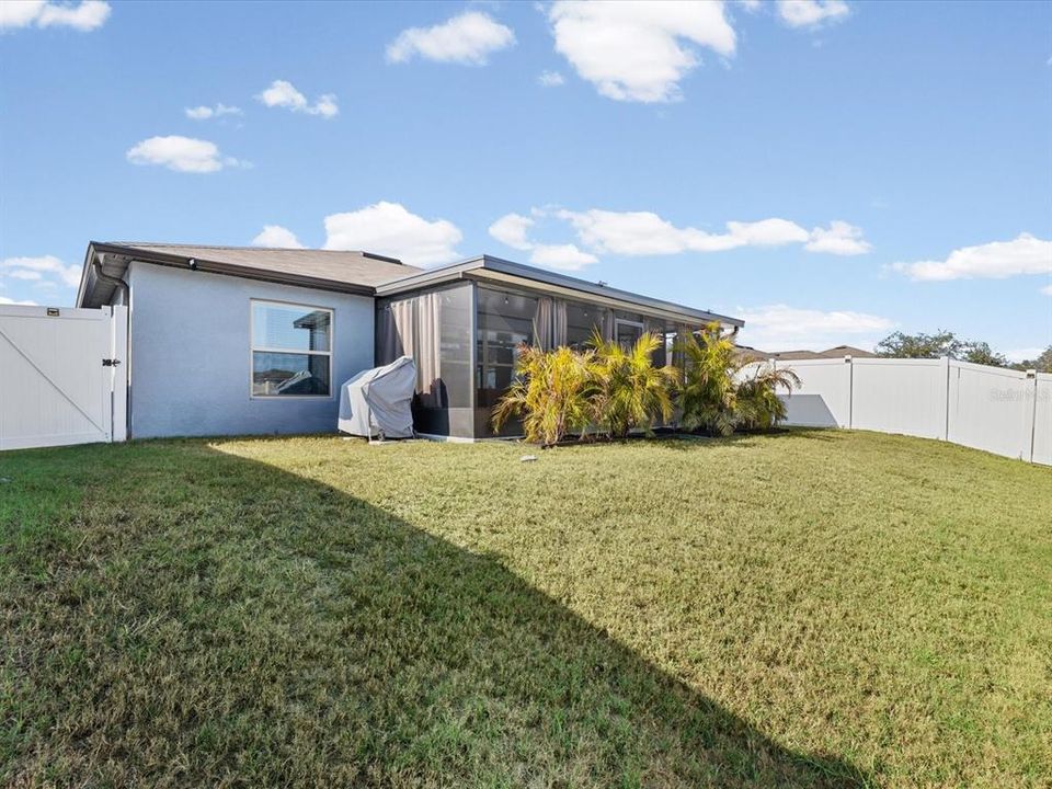 For Sale: $335,000 (4 beds, 2 baths, 1939 Square Feet)