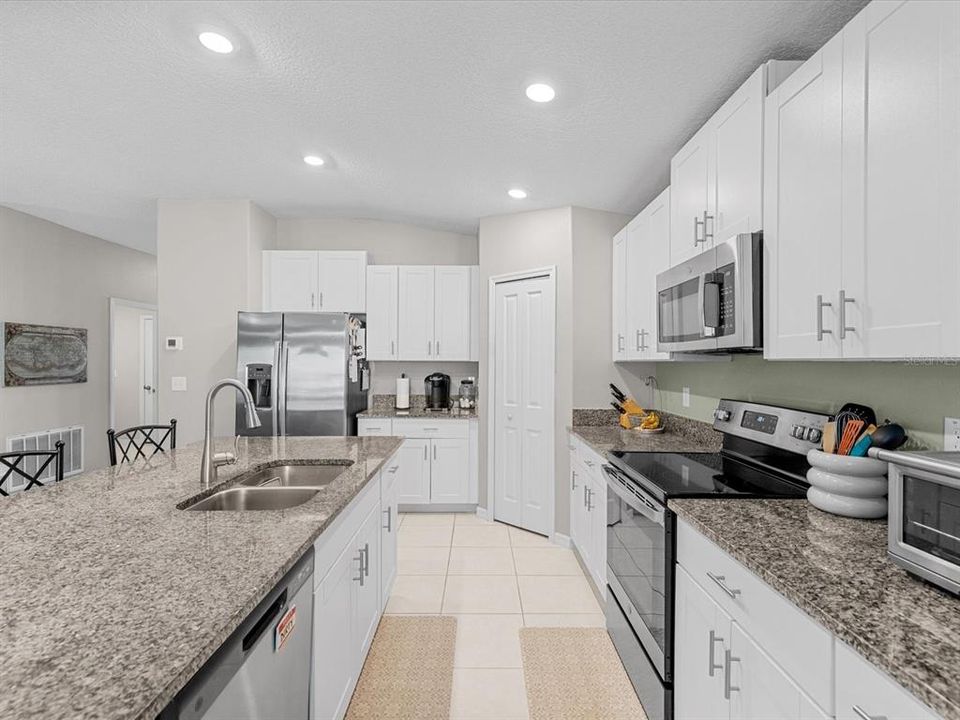 For Sale: $335,000 (4 beds, 2 baths, 1939 Square Feet)