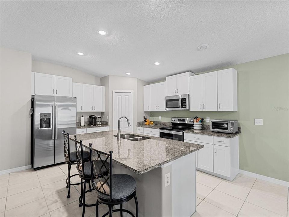 For Sale: $335,000 (4 beds, 2 baths, 1939 Square Feet)