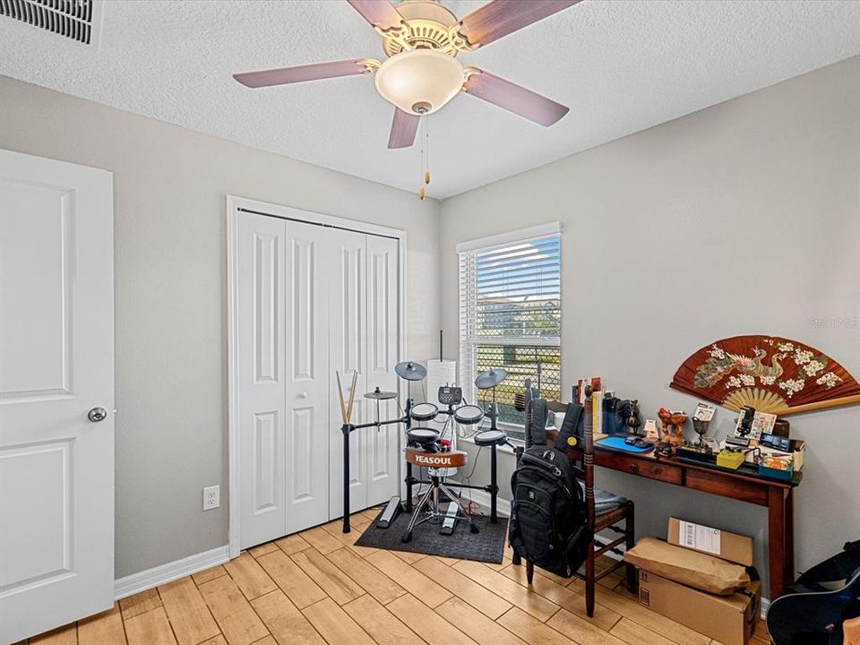 For Sale: $335,000 (4 beds, 2 baths, 1939 Square Feet)