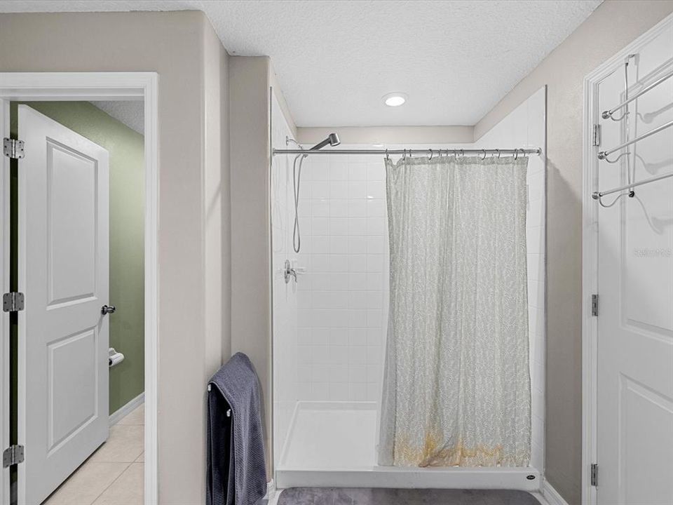 For Sale: $335,000 (4 beds, 2 baths, 1939 Square Feet)