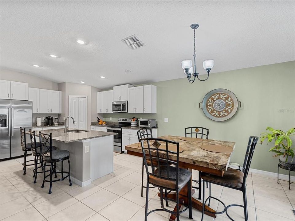 For Sale: $335,000 (4 beds, 2 baths, 1939 Square Feet)