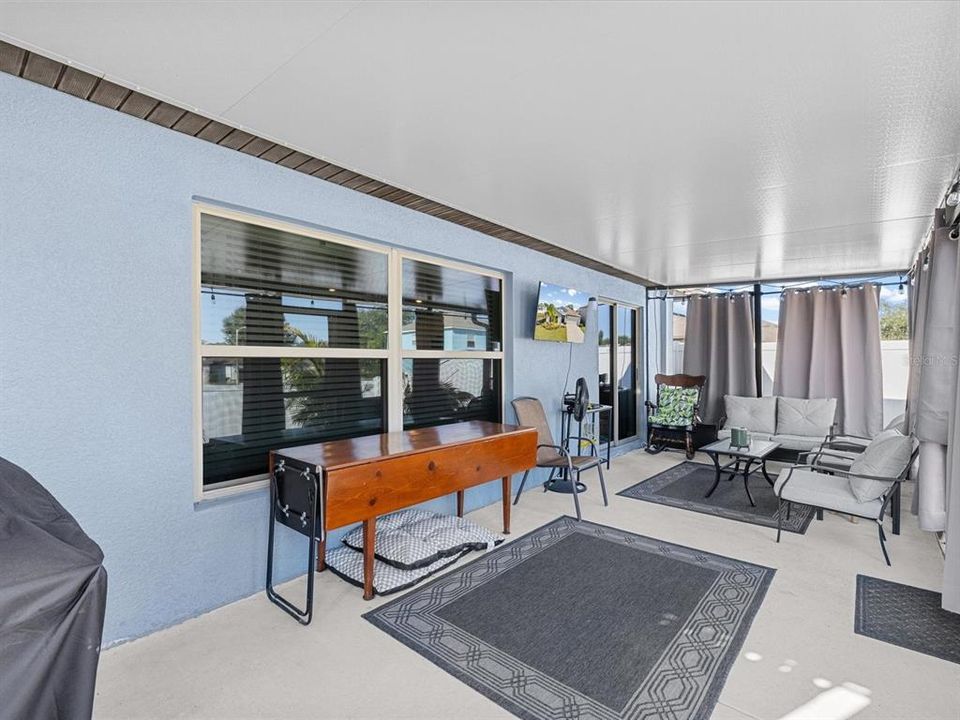 For Sale: $335,000 (4 beds, 2 baths, 1939 Square Feet)