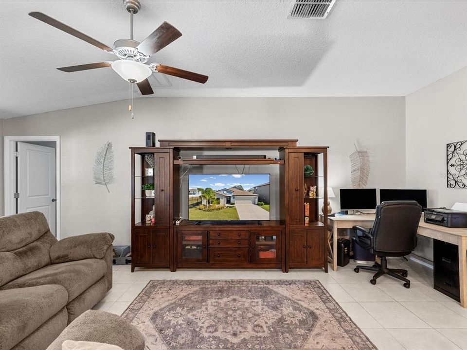 For Sale: $335,000 (4 beds, 2 baths, 1939 Square Feet)