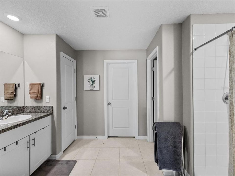 For Sale: $335,000 (4 beds, 2 baths, 1939 Square Feet)