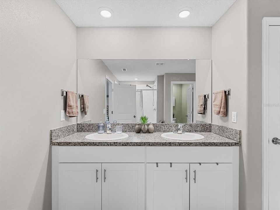 For Sale: $335,000 (4 beds, 2 baths, 1939 Square Feet)