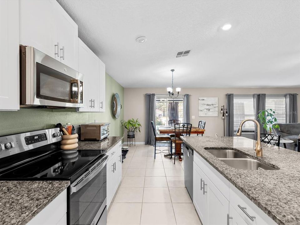 For Sale: $335,000 (4 beds, 2 baths, 1939 Square Feet)