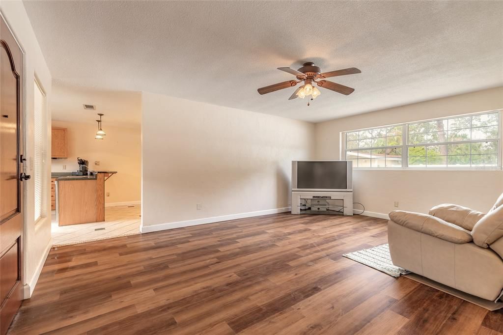 En Venta: $259,900 (2 camas, 2 baños, 1270 Pies cuadrados)