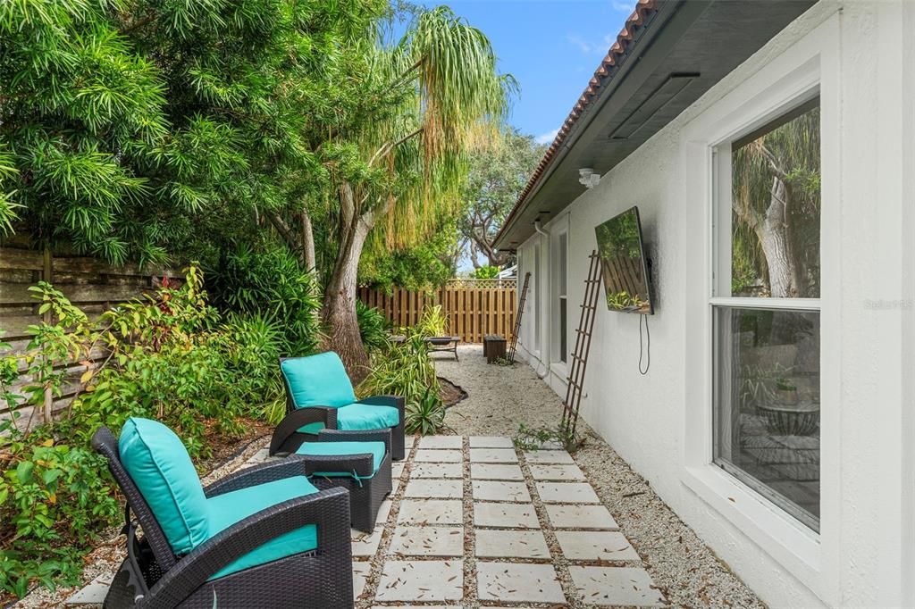 En Venta: $729,900 (4 camas, 2 baños, 2445 Pies cuadrados)