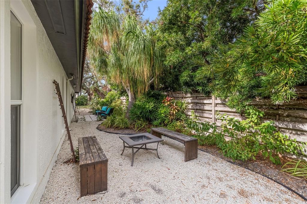 En Venta: $729,900 (4 camas, 2 baños, 2445 Pies cuadrados)