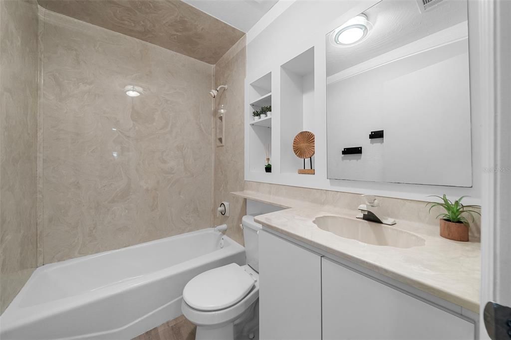 En Venta: $729,900 (4 camas, 2 baños, 2445 Pies cuadrados)