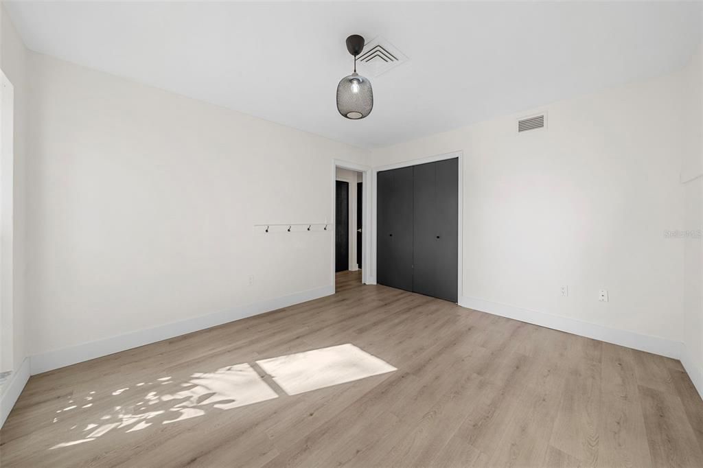 En Venta: $729,900 (4 camas, 2 baños, 2445 Pies cuadrados)