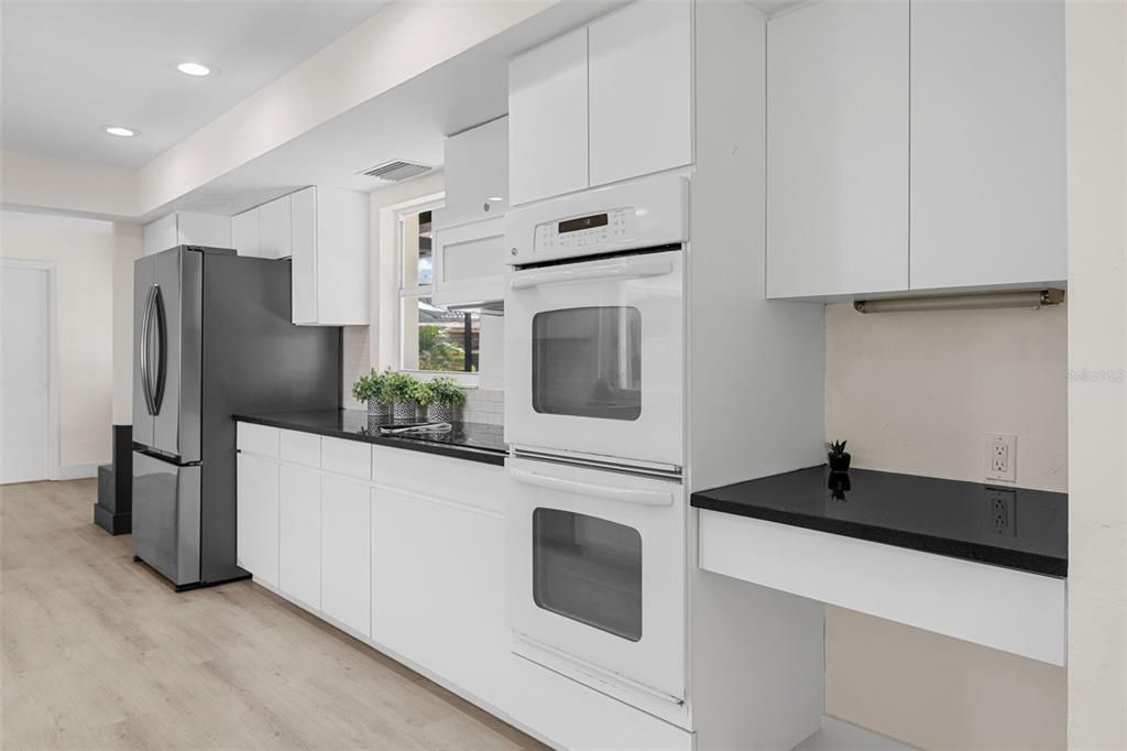 En Venta: $729,900 (4 camas, 2 baños, 2445 Pies cuadrados)