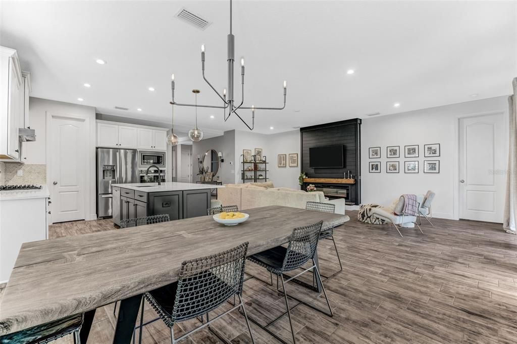 For Sale: $459,999 (3 beds, 2 baths, 1998 Square Feet)