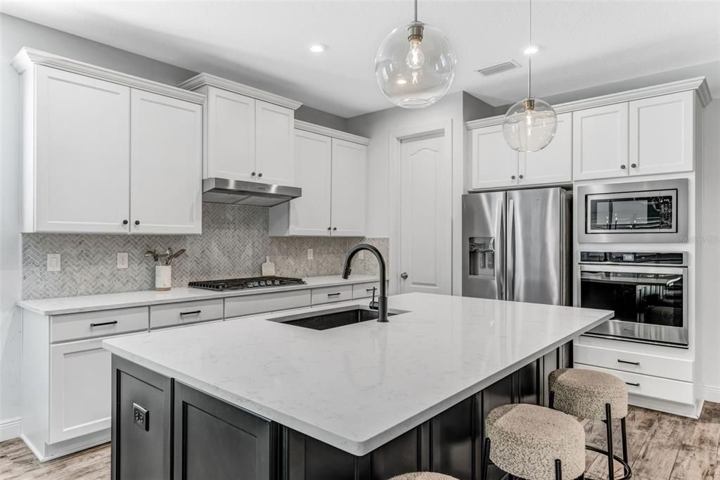 For Sale: $459,999 (3 beds, 2 baths, 1998 Square Feet)