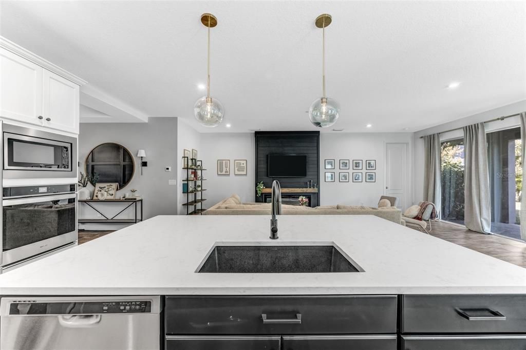 For Sale: $459,999 (3 beds, 2 baths, 1998 Square Feet)