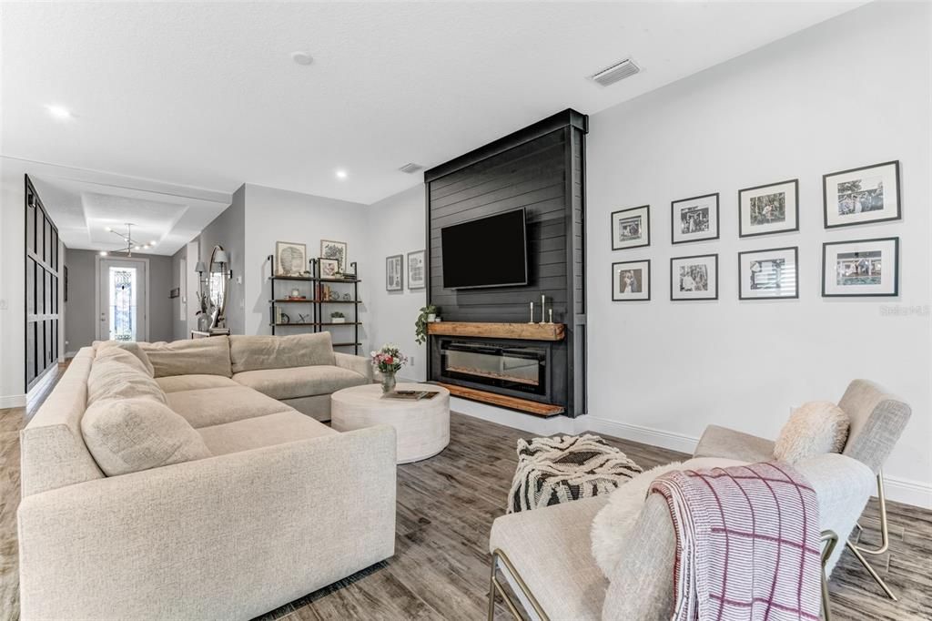 For Sale: $459,999 (3 beds, 2 baths, 1998 Square Feet)