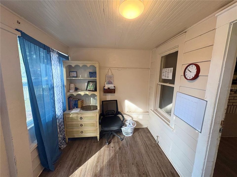 For Rent: $2,000 (2 beds, 1 baths, 570 Square Feet)