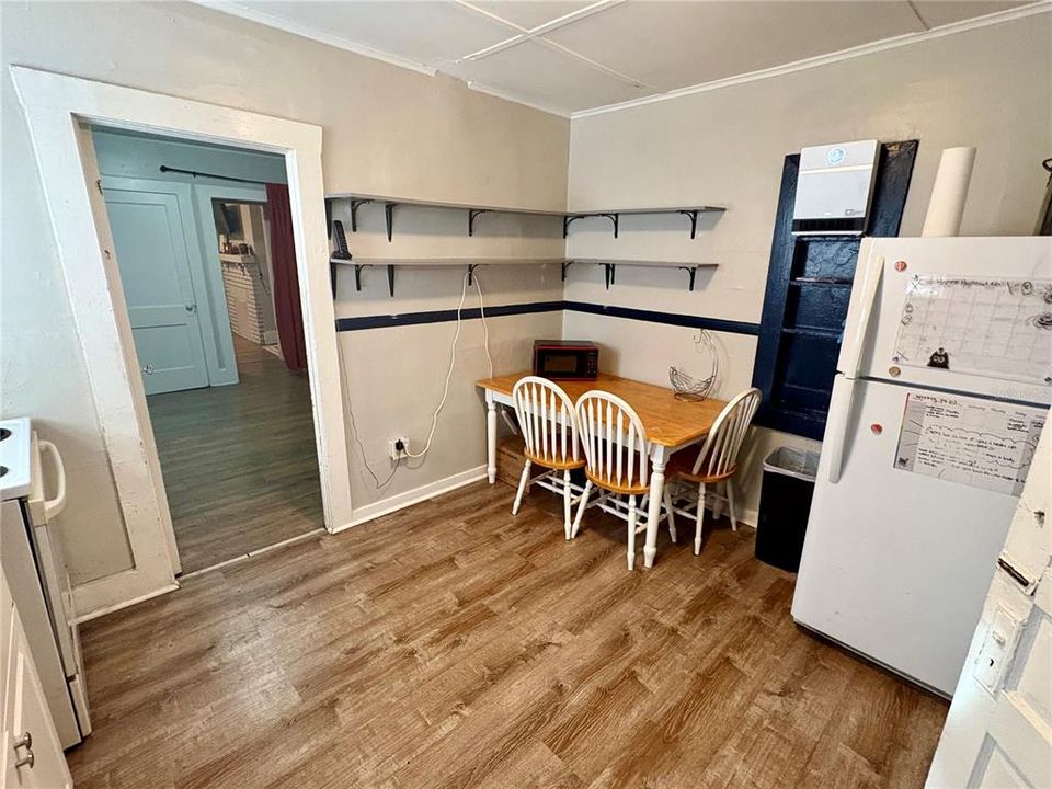 For Rent: $2,000 (2 beds, 1 baths, 570 Square Feet)