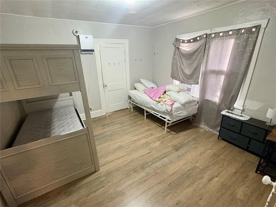 For Rent: $2,000 (2 beds, 1 baths, 570 Square Feet)