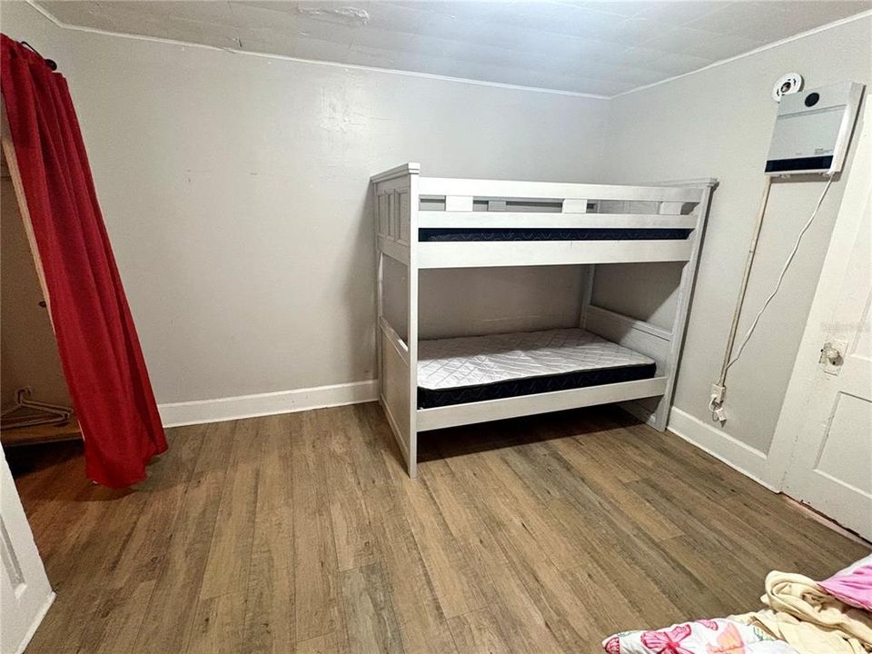 For Rent: $2,000 (2 beds, 1 baths, 570 Square Feet)