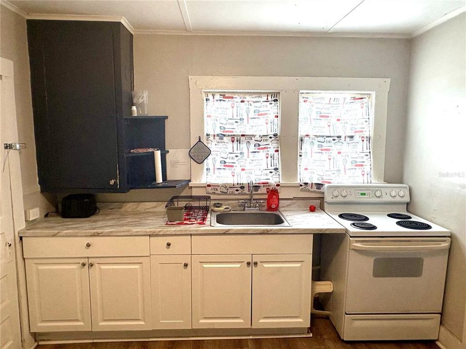 For Rent: $2,000 (2 beds, 1 baths, 570 Square Feet)