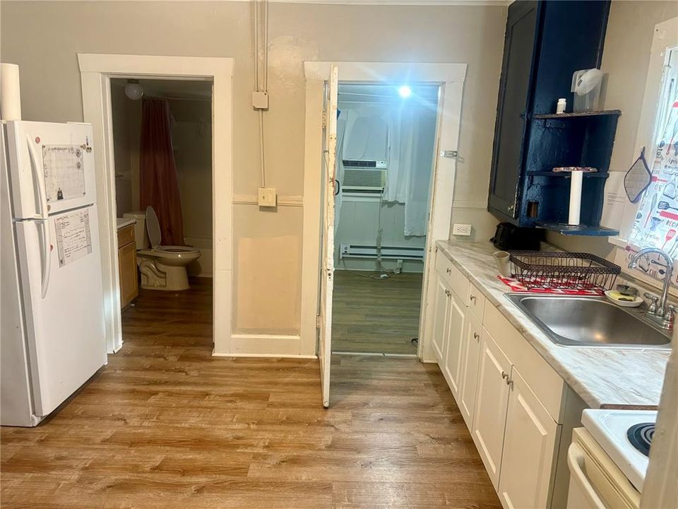 For Rent: $2,000 (2 beds, 1 baths, 570 Square Feet)
