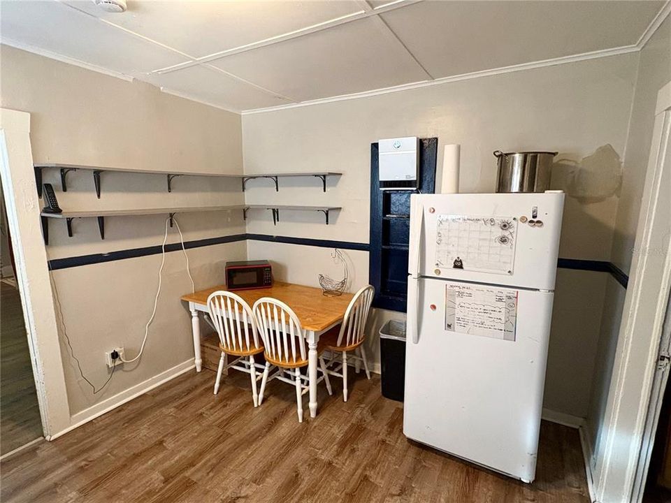 For Rent: $2,000 (2 beds, 1 baths, 570 Square Feet)